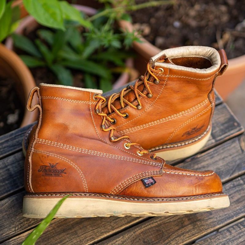 Ботинки Red Wing Heritage против ботинок Thorogood