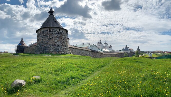 Красота этого северного города начинается с этой старинной крепости