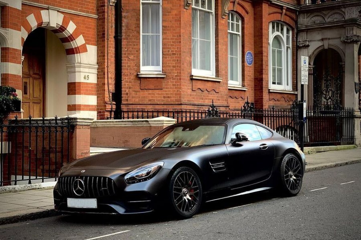 Stealth Edition от Mercedes-AMG GT