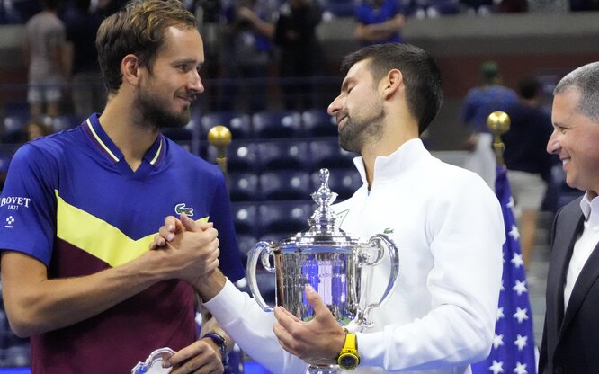 Медведев разгромно проиграл Джоковичу в финале US Open: матч смотрели Макконахи, Ди Каприо и Ратаковски