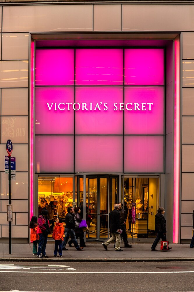 Victoria’s Secret вернет традиционные шоу с ангелами. Поклонникам бренда не понравились бодипозитивные показы