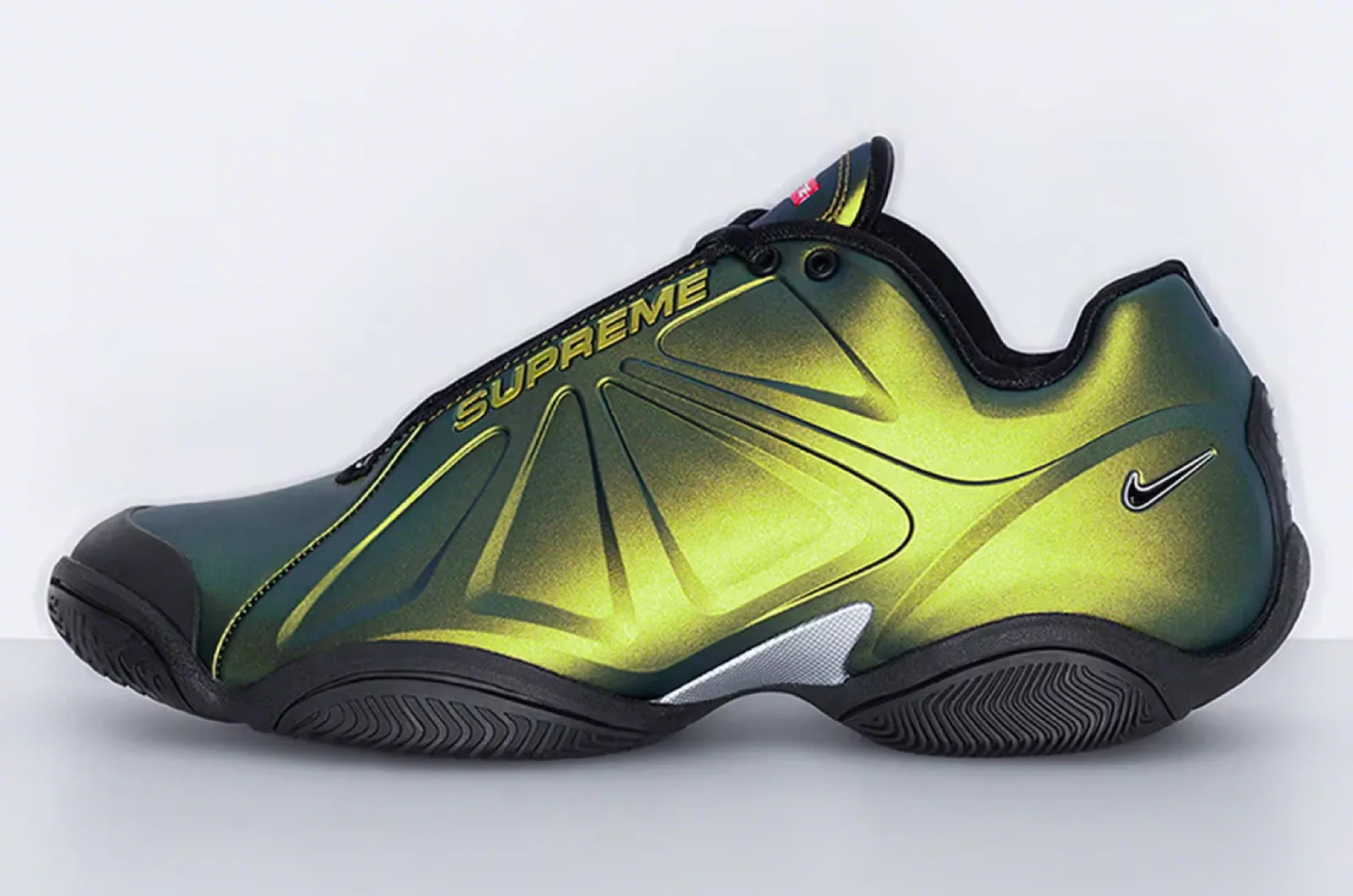 Nike Courtposite от Supreme был специально создан для финала Уимблдона в 2023 году