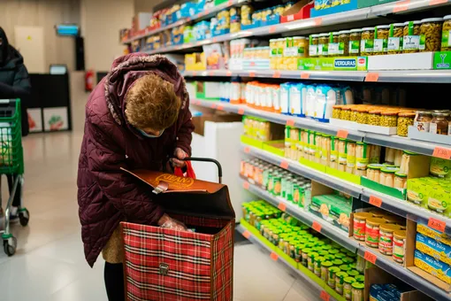 Продуктовая корзина в России выросла на 10% за полгода. Сколько теперь стоит минимальный набор еды на месяц?